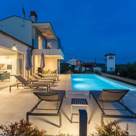 빌라 Bella N Višnjan