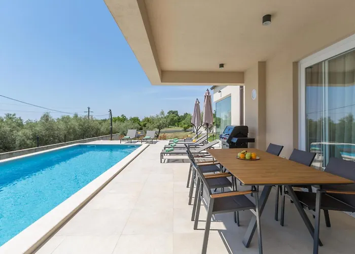 빌라 Bella N Višnjan